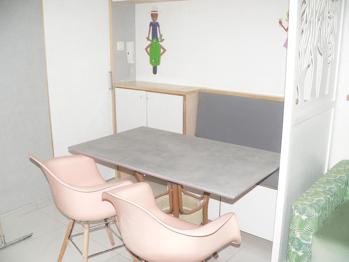 Liege Centre 6 Rue Montagne Sainte Walburge, 4000 Liege, Pour 2 Pers A 3 Minutes De La Gare St Lambert Apartment Luaran gambar
